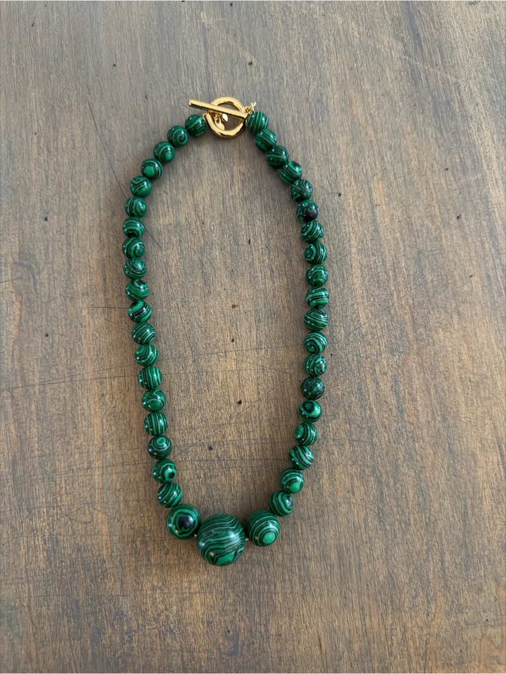 Green Malachite-Pattern Beaded Necklace with Gold Toggle